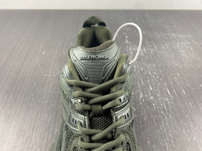 BALCIA DEFENDER SNEAKER