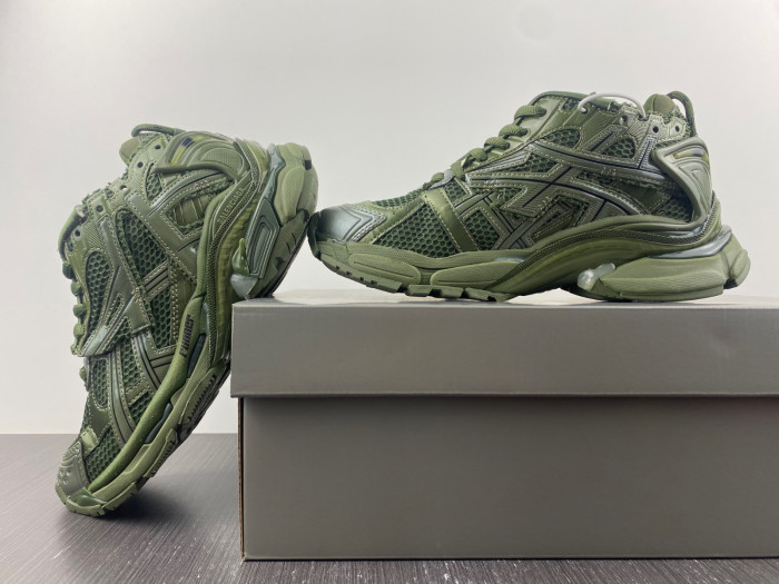 BALCIA RUNNER SNEAKER