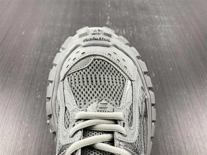 BALCIA DEFENDER SNEAKER