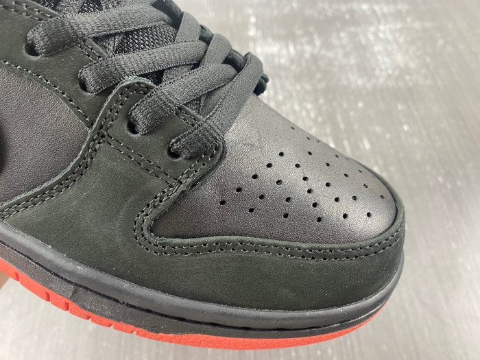 Nike SB Dunk Low Black Pigeon 883232-008