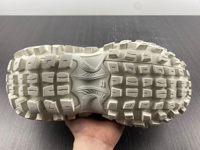 BALCIA DEFENDER SNEAKER