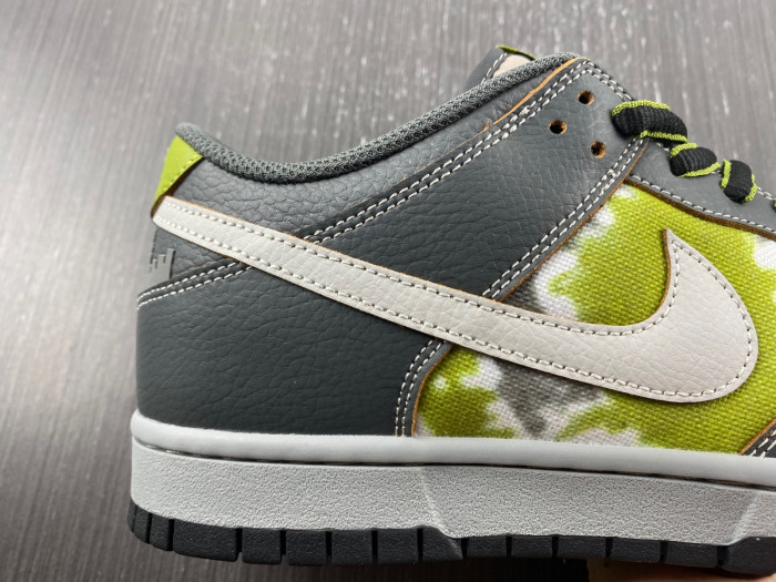 Nike SB Dunk Low HUF Wait, What!? (Friends and Family) FD8775-002