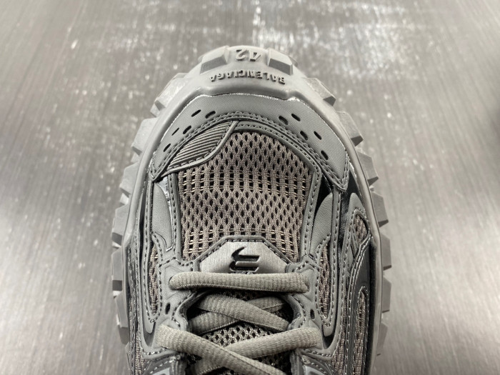 BALCIA DEFENDER SNEAKER