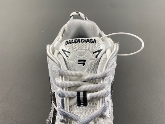 BALCIA RUNNER SNEAKER
