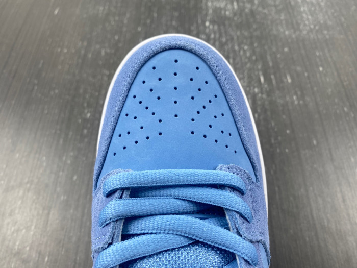 Nike SB Dunk Low Phillies DQ4040-400