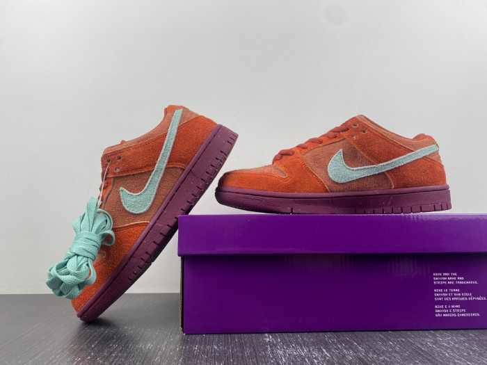 Nike SB Dunk Low Mystic Red DV5429-601