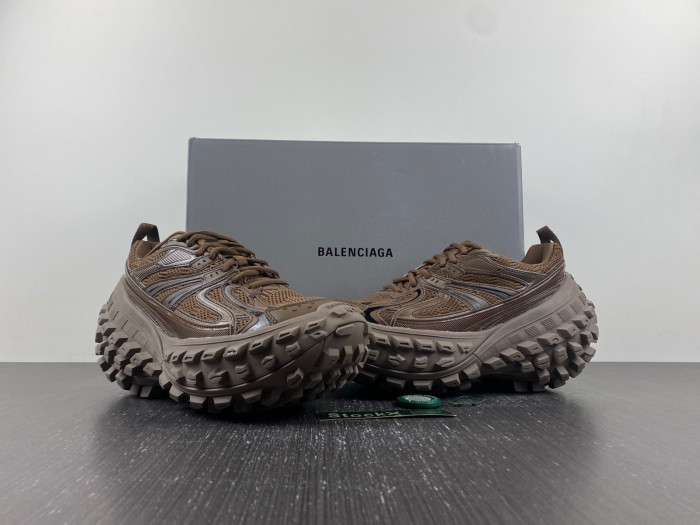 BALCIA DEFENDER SNEAKER