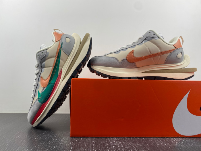 Sacai X NIKe regasus vaporrly SP DD1875-107