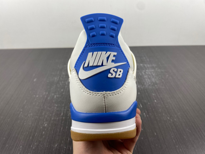 Nike SB x Air Jordan 4 DR5415-104