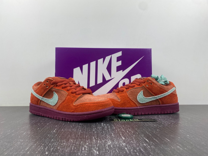 Nike SB Dunk Low Mystic Red DV5429-601