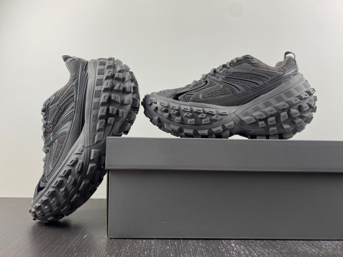 BALCIA DEFENDER SNEAKER