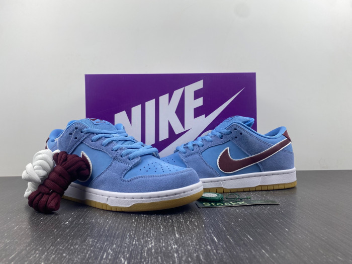 Nike SB Dunk Low Phillies DQ4040-400