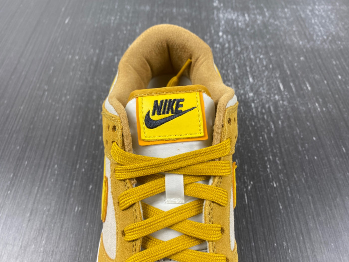 Nike Dunk Low WMNS "Gold Suede" DV7411-200