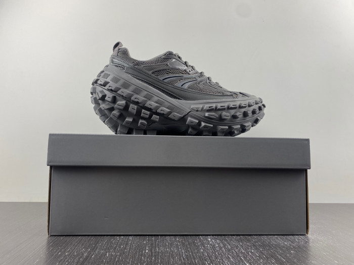 BALCIA DEFENDER SNEAKER