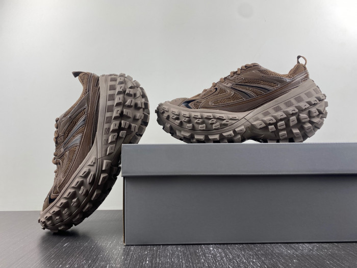 BALCIA DEFENDER SNEAKER