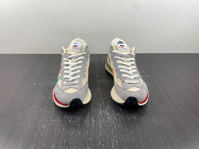 Sacai X NIKe regasus vaporrly SP DD1875-107