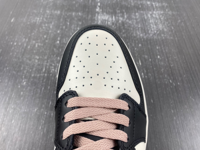 Paris Saint-Germain x Air Jordan 1 Low OG HF8828-100