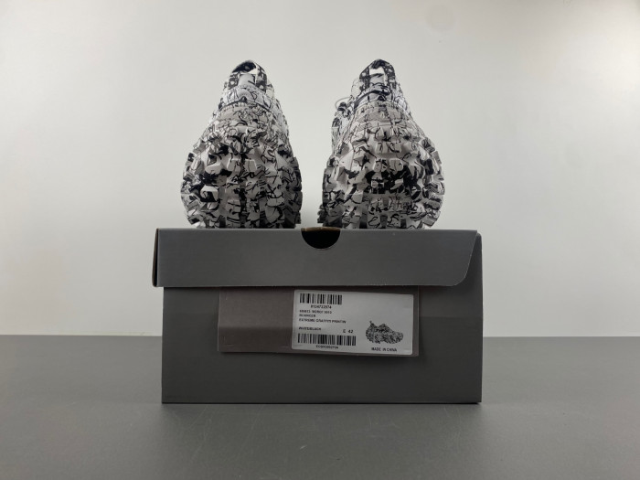 BALCIA DEFENDER SNEAKER