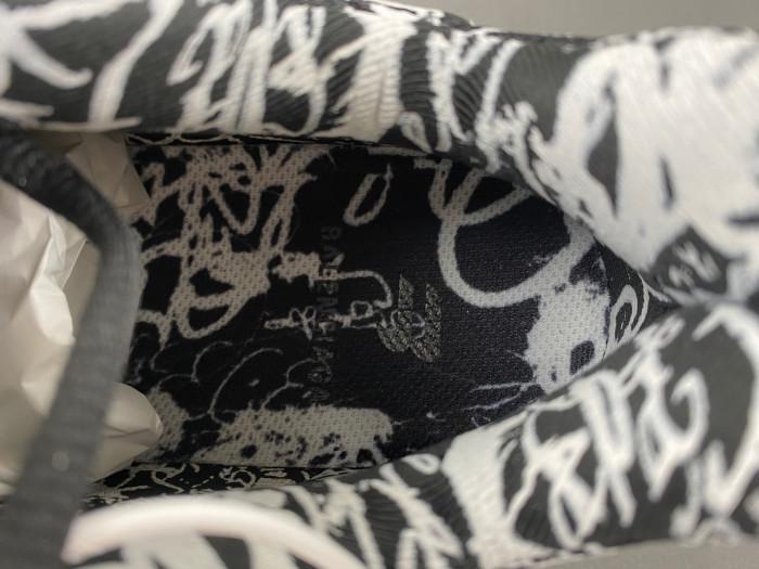 BALCIA DEFENDER SNEAKER