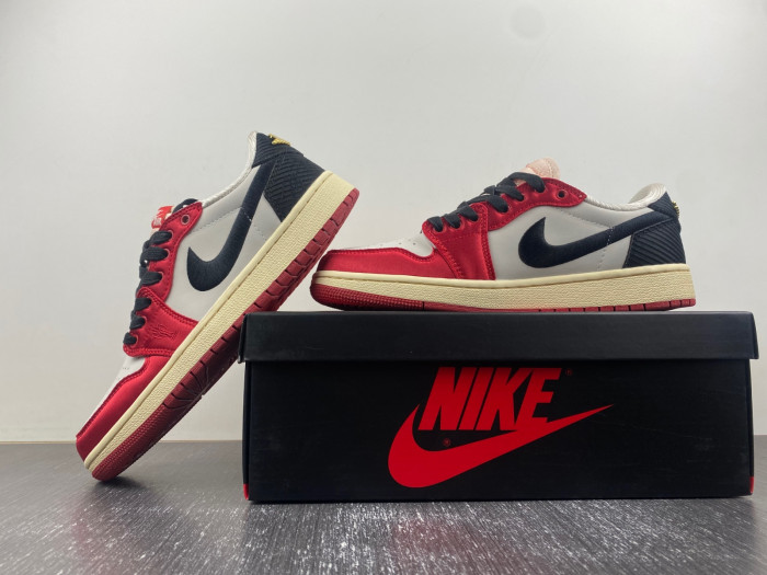 Trophy Room x Air Jordan 1 Low OG "Home" FN0432-017