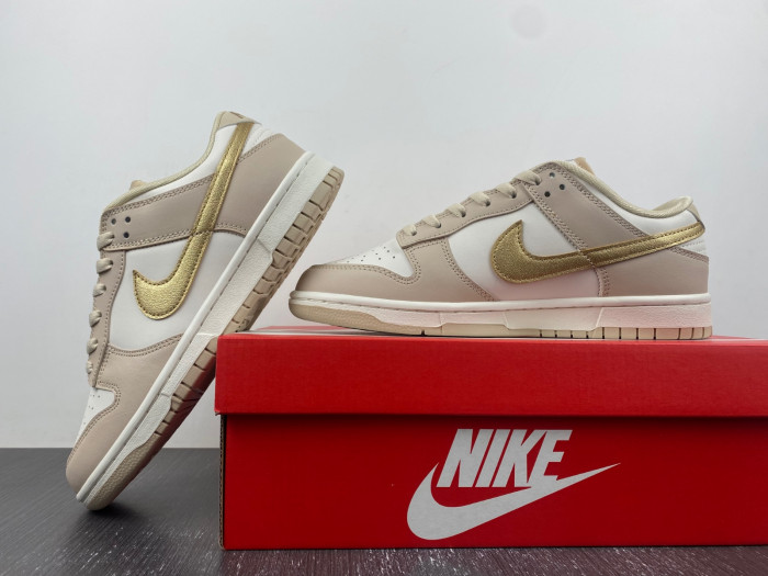 Wmns Nike Dunk Low Phantom Metallic Gold DX5930-001