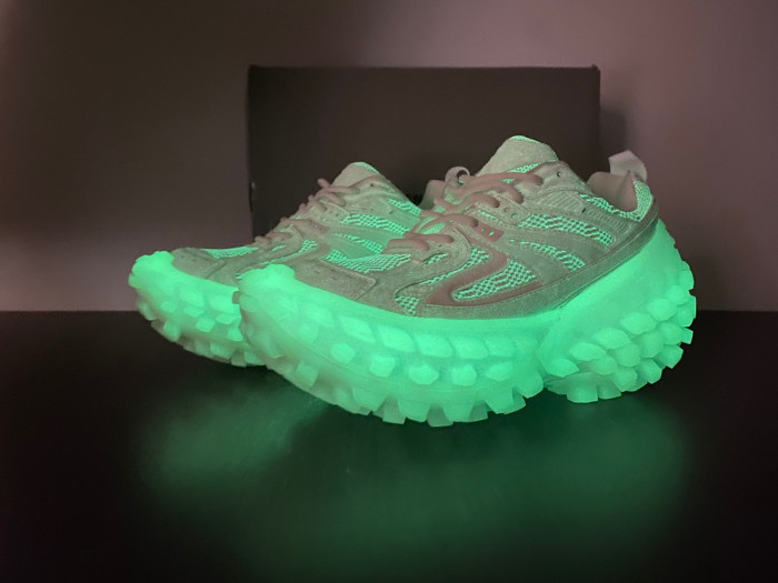 BALCIA DEFENDER SNEAKER