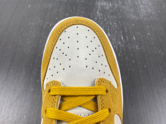 Nike Dunk Low WMNS "Gold Suede" DV7411-200
