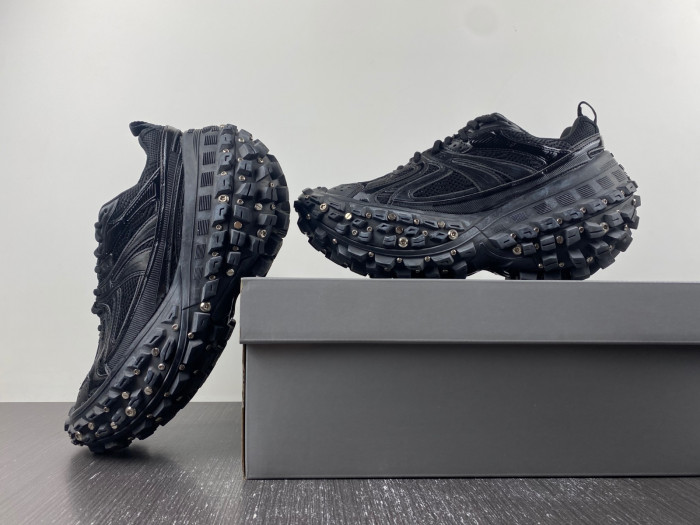 BALCIA DEFENDER SNEAKER