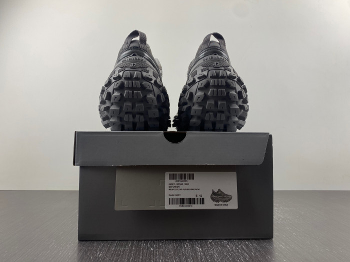 BALCIA DEFENDER SNEAKER