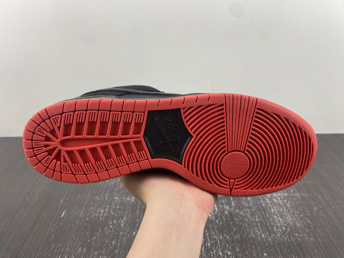 Nike SB Dunk Low Black Pigeon 883232-008