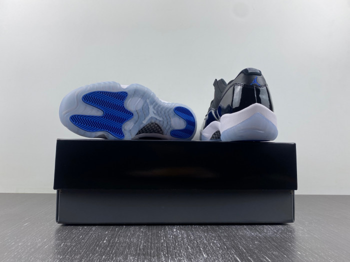 Air Jordan 11 Retro Low "Space Jam" FV5104-004