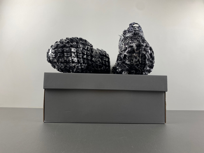 BALCIA DEFENDER SNEAKER