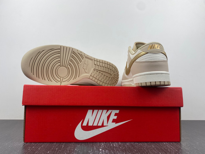 Wmns Nike Dunk Low Phantom Metallic Gold DX5930-001
