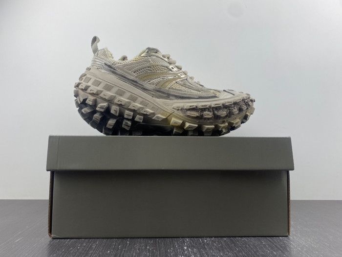 BALCIA DEFENDER SNEAKER