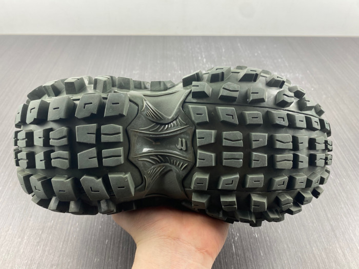 BALCIA DEFENDER SNEAKER