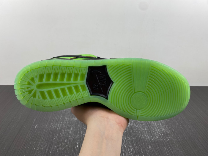 The Powerpuff Girls x Nike SB Dunk Low 