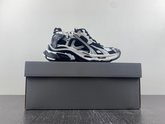 BALCIA RUNNER SNEAKER