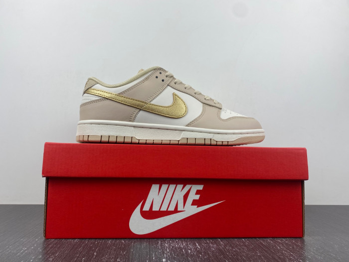 Wmns Nike Dunk Low Phantom Metallic Gold DX5930-001