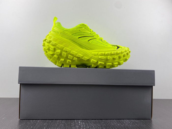 BALCIA DEFENDER SNEAKER