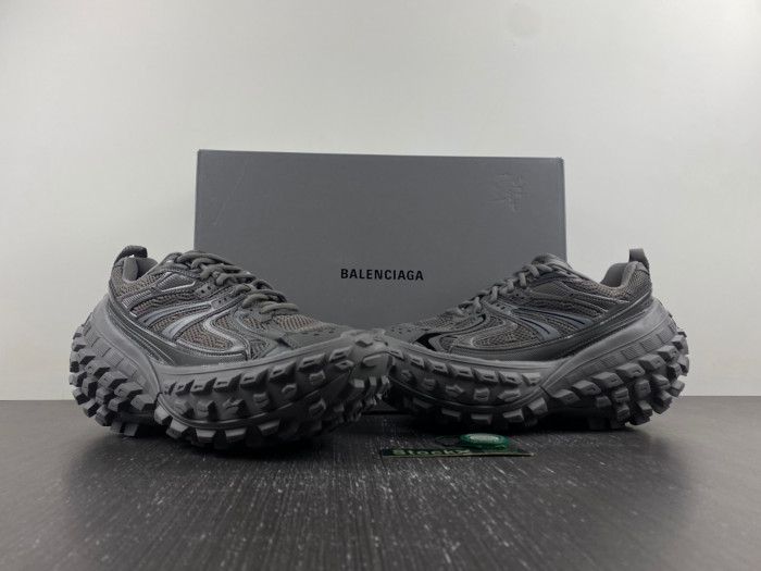 BALCIA DEFENDER SNEAKER