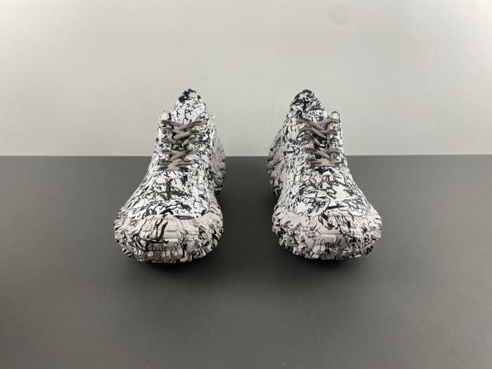 BALCIA DEFENDER SNEAKER