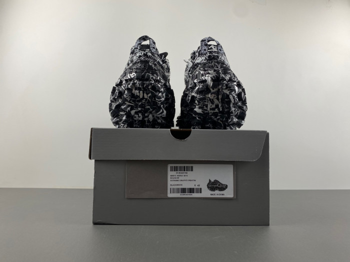 BALCIA DEFENDER SNEAKER