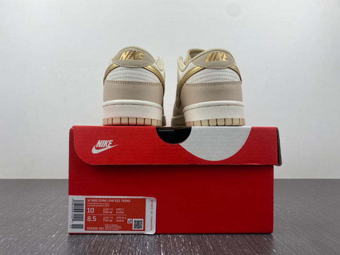 Wmns Nike Dunk Low Phantom Metallic Gold DX5930-001