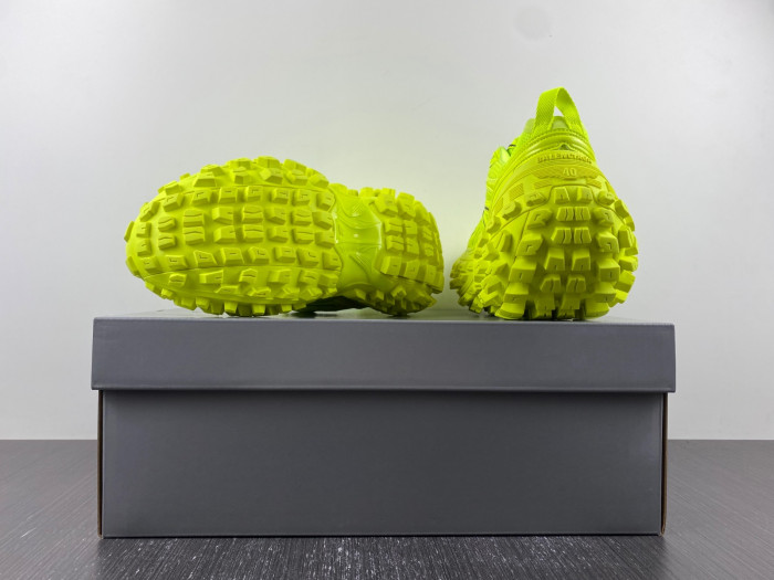 BALCIA DEFENDER SNEAKER