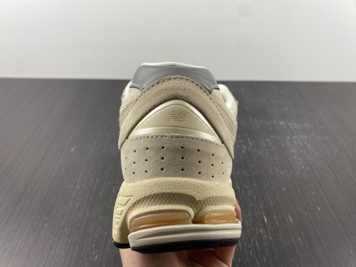 New Balance M2002RCC Calm Taupe M2002RCC