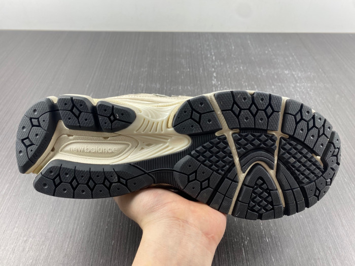 New Balance M2002RCC Calm Taupe M2002RCC