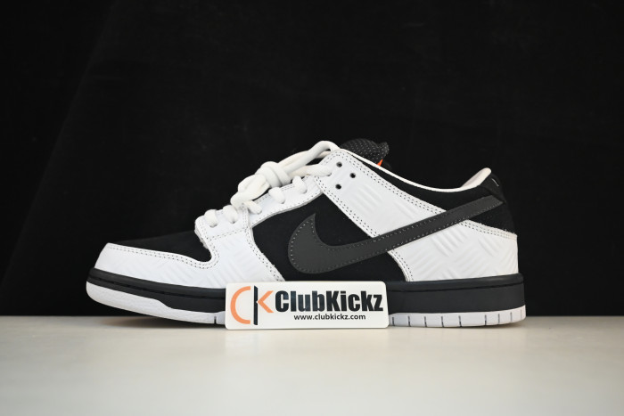 Nike SB Dunk Low TIGHTBOOTH FD2629-100