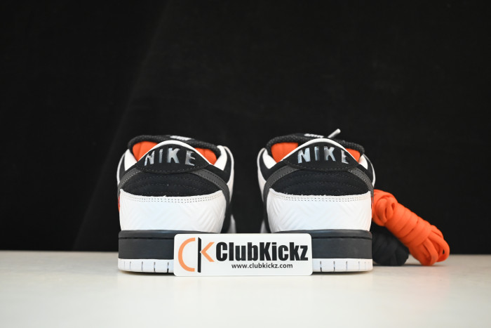 Nike SB Dunk Low TIGHTBOOTH FD2629-100