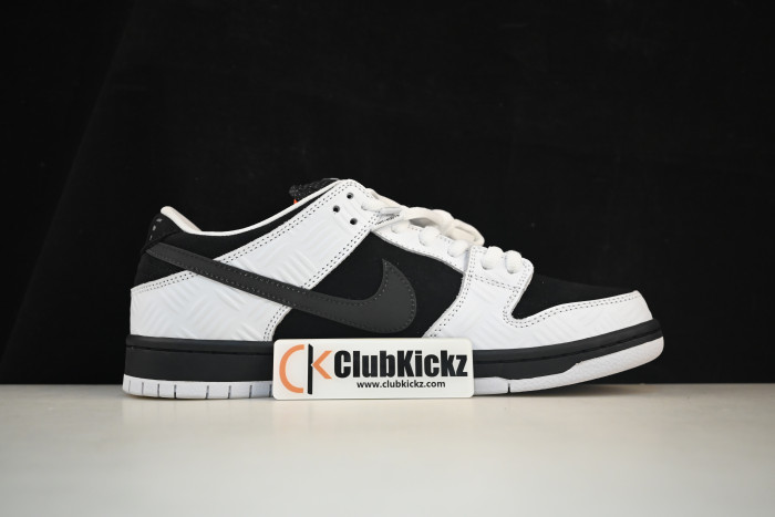 Nike SB Dunk Low TIGHTBOOTH FD2629-100