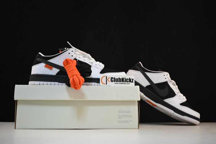 Nike SB Dunk Low TIGHTBOOTH FD2629-100
